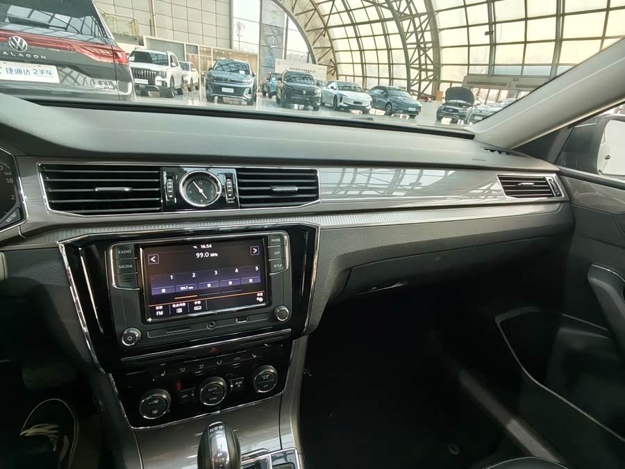 Volkswagen Passat 2018 car image #26