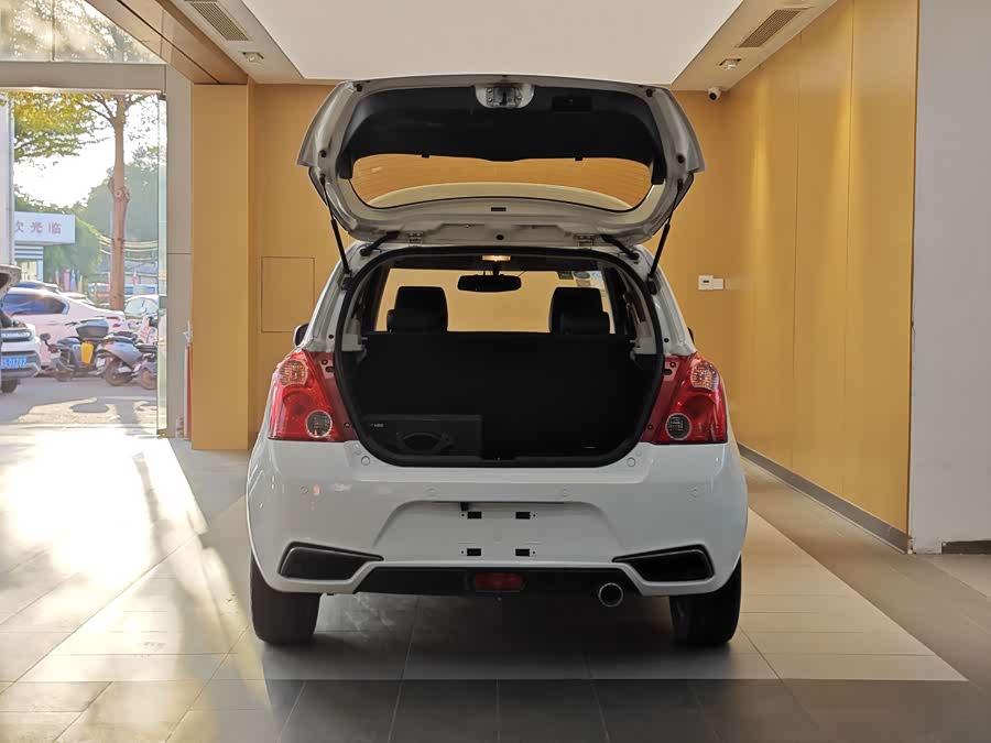 Suzuki Swift 2016 car image #26