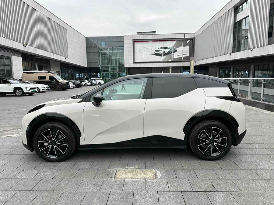 极氪 极氪X 2024 汽车图片 #26