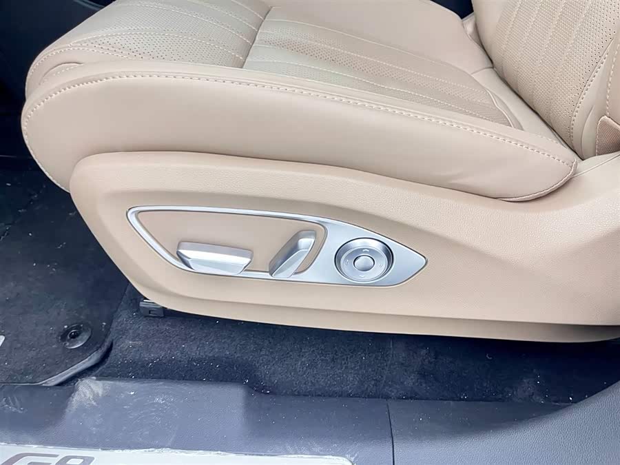 Xpeng G9 2025 صورة سيارة #26