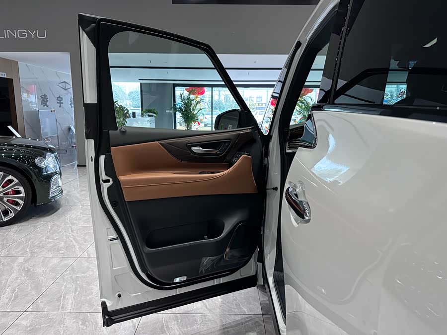 Toyota Vellfire 2024 #26 Toyota Vellfire 2024 صورة سيارة #26