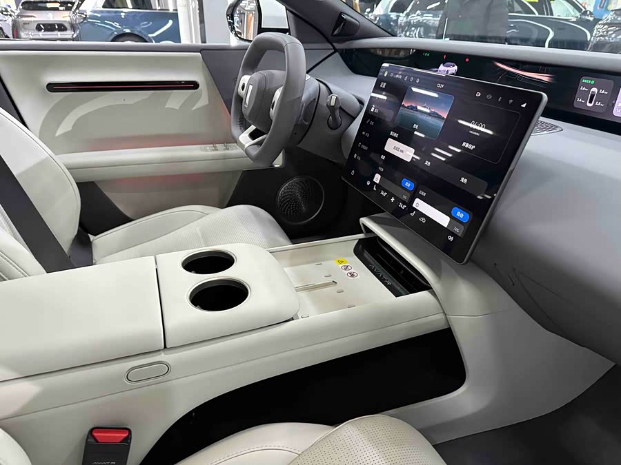 Avatr 06 2025 car image #26