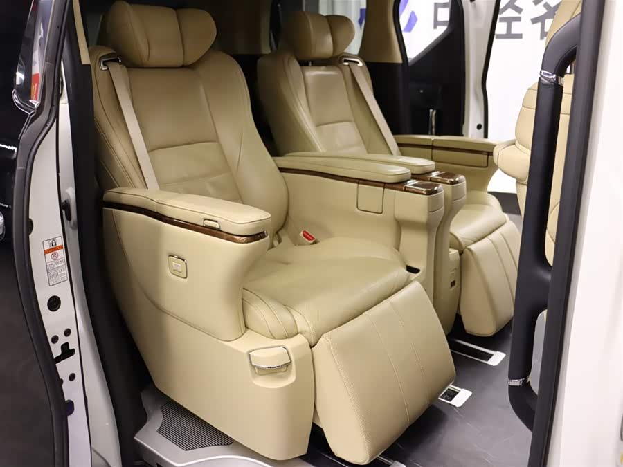 Toyota Alphard 2016 car image #26