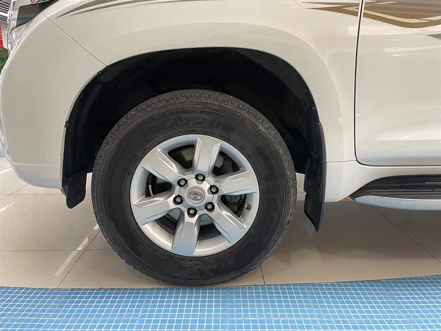 Toyota Land Cruiser Prado 2017 car image #26
