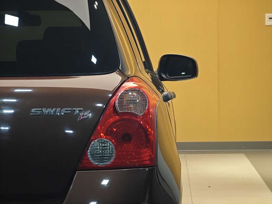 Suzuki Swift 2012 car image #26