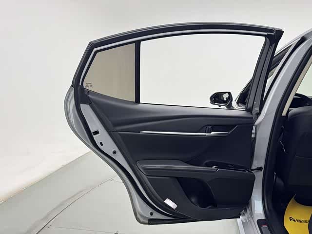 Toyota Camry 2024 immagine di auto #26