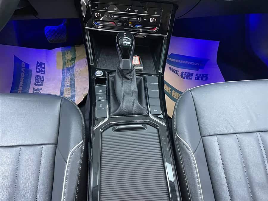 Volkswagen Passat 2023 car image #26