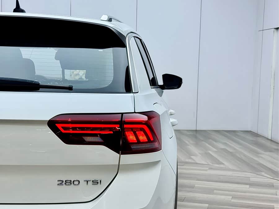 Volkswagen T-Roc 2021 car image #26