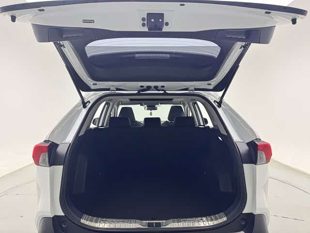 Toyota RAV4 2024 car image #26