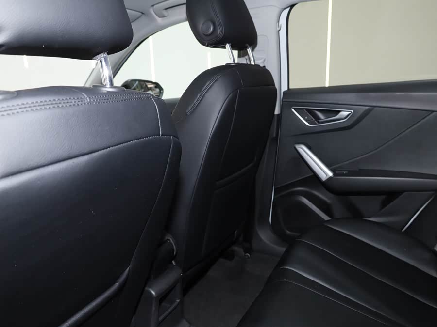 Audi Q2L 2021 car image #26