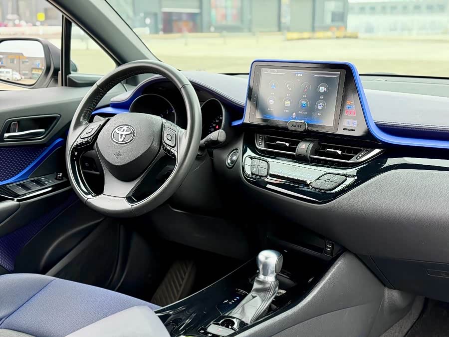 Toyota C-HR 2018 #26 Toyota C-HR 2018 car image #26