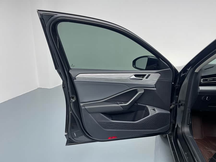 Volkswagen Sagitar 2023 car image #26