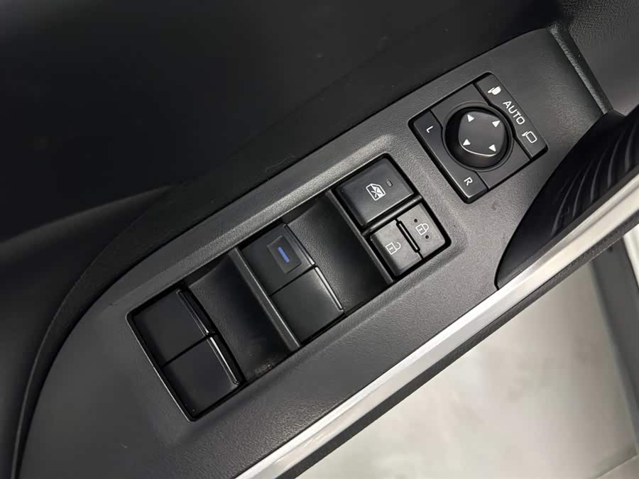 Toyota RAV4 2023 car image #26