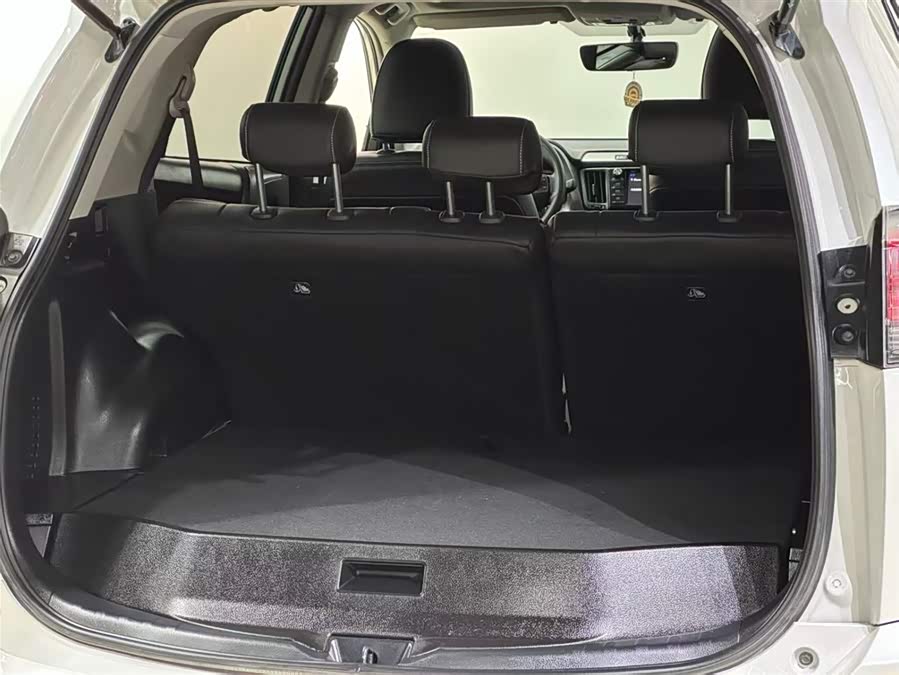 Toyota RAV4 2019 car image #26