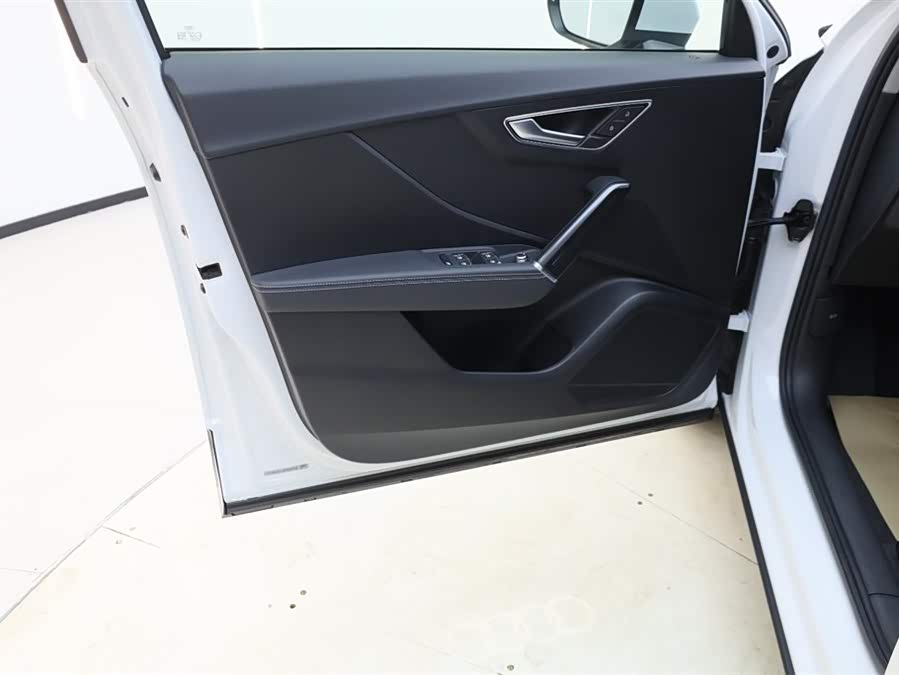 Audi Q2L 2023 car image #26