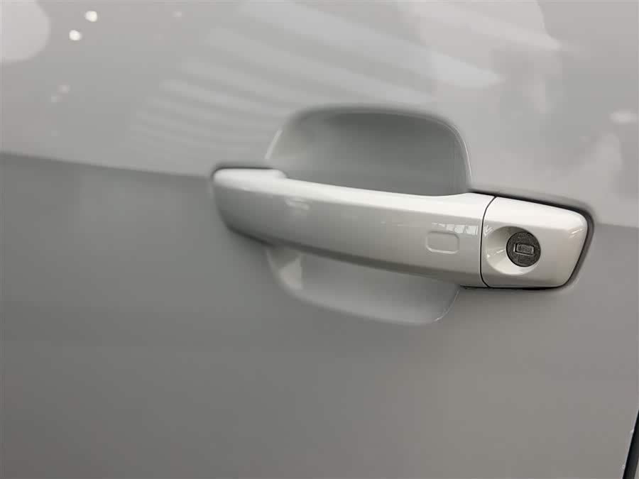 Audi Q2L 2020 car image #26