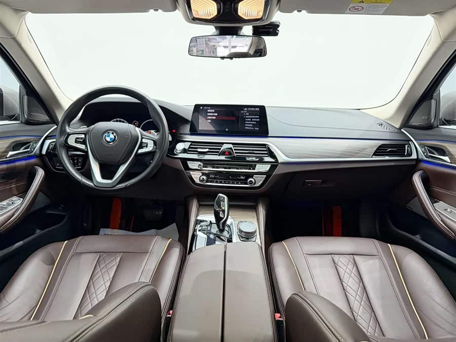 BMW 5 Series 2019 immagine di auto #26