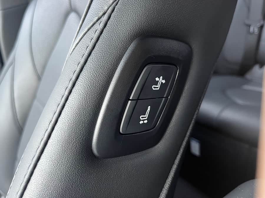 Toyota Avalon 2023 car image #26