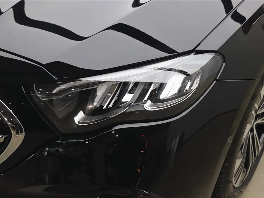 Mercedes-Benz E Class 2025 car image #26