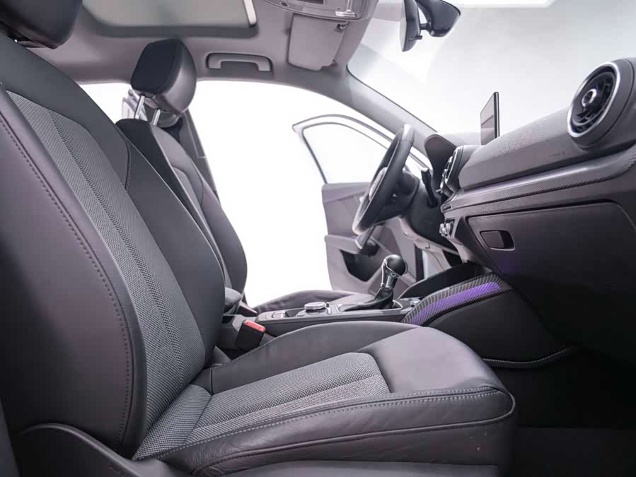 Audi Q2L 2021 immagine di auto #26