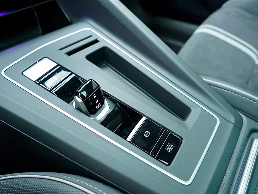 Volkswagen Golf 2022 car image #26