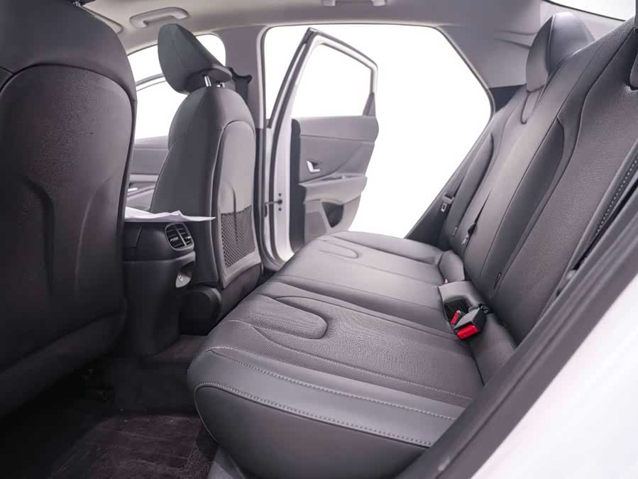 Hyundai Elantra 2024 imagen de coche #26