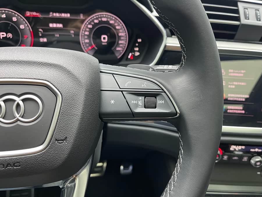 Audi Q3 2023 car image #26