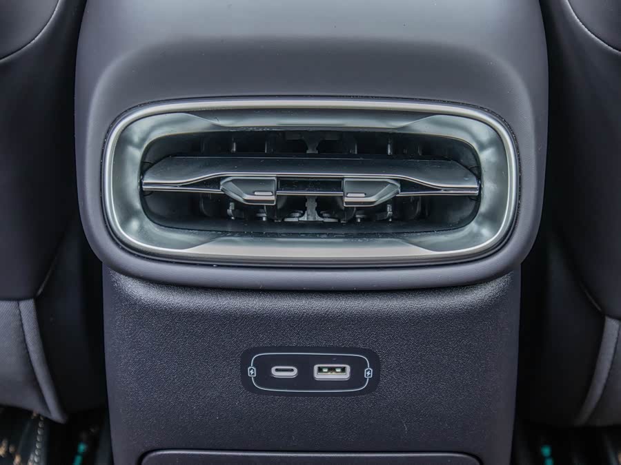 零跑汽车 零跑B10 2025 汽车图片 #26