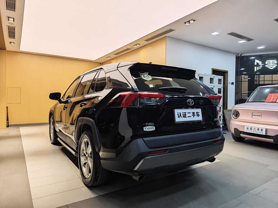 Toyota RAV4 2020 car image #26