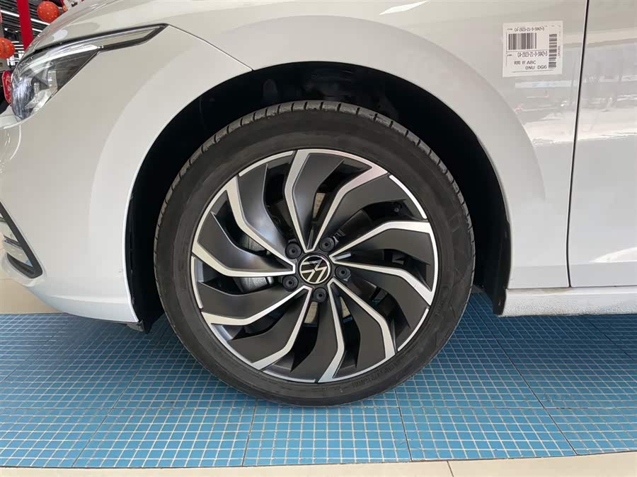 Volkswagen Golf 2023 car image #26