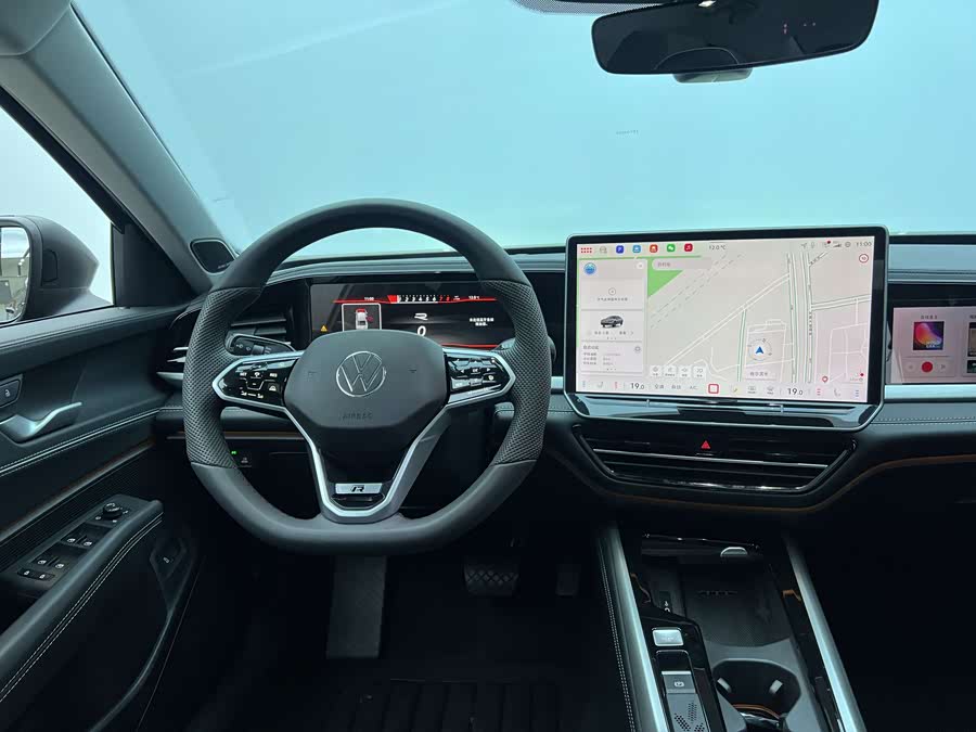 Volkswagen Passat 2025 car image #26