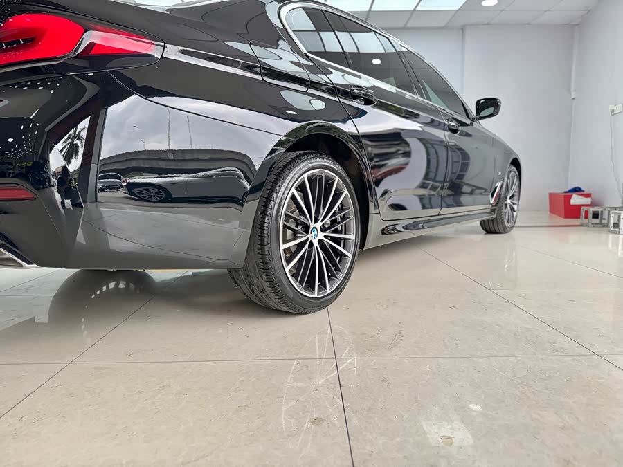 BMW 5 Series 2020 immagine di auto #26