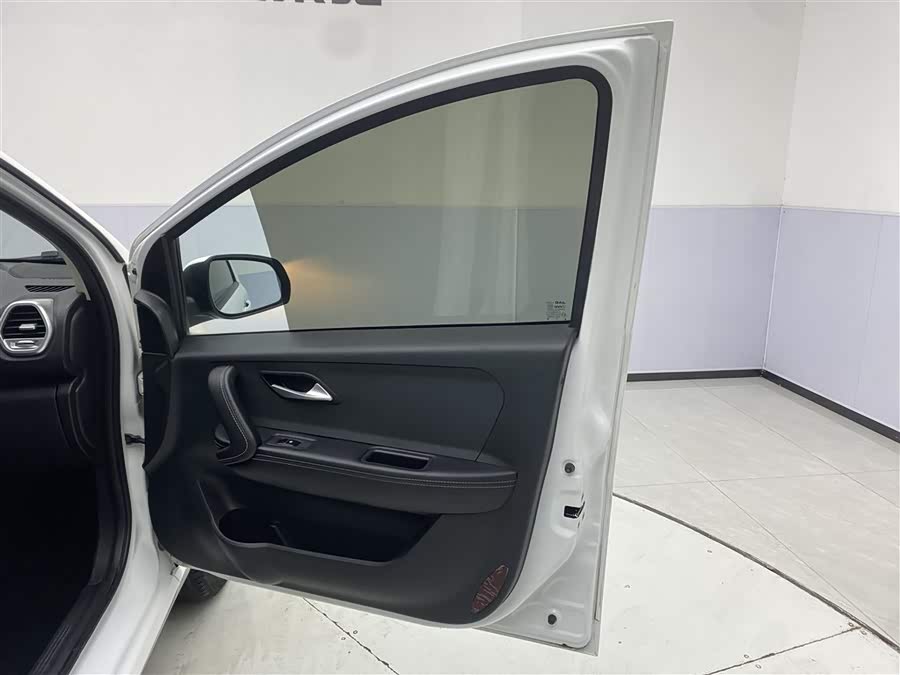 JAC 2019 car image #26