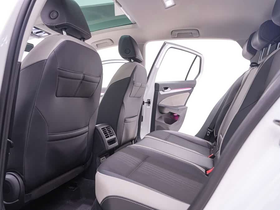 Volkswagen Golf 2022 car image #26