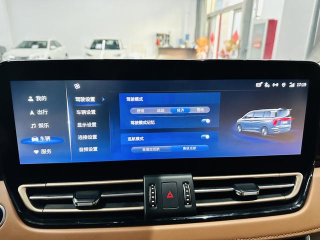 HongQi HQ9 2023 #26 HongQi HQ9 2023 car image #26