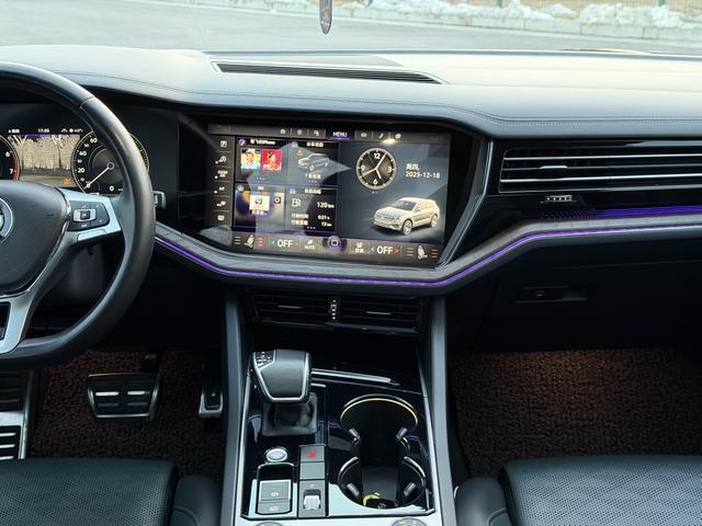 Volkswagen Touareg 2018 car image #26