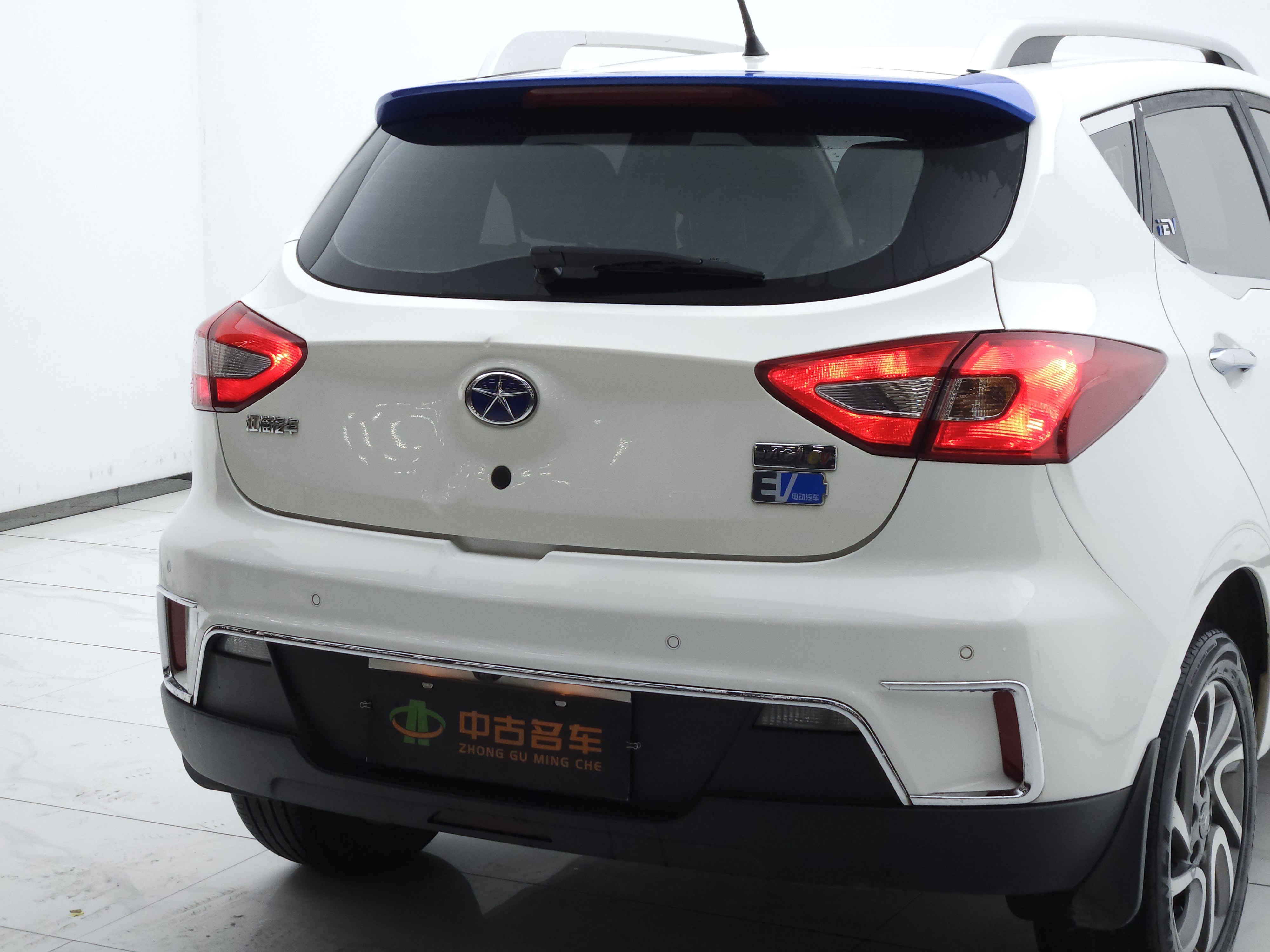 JAC 2016 car image #26