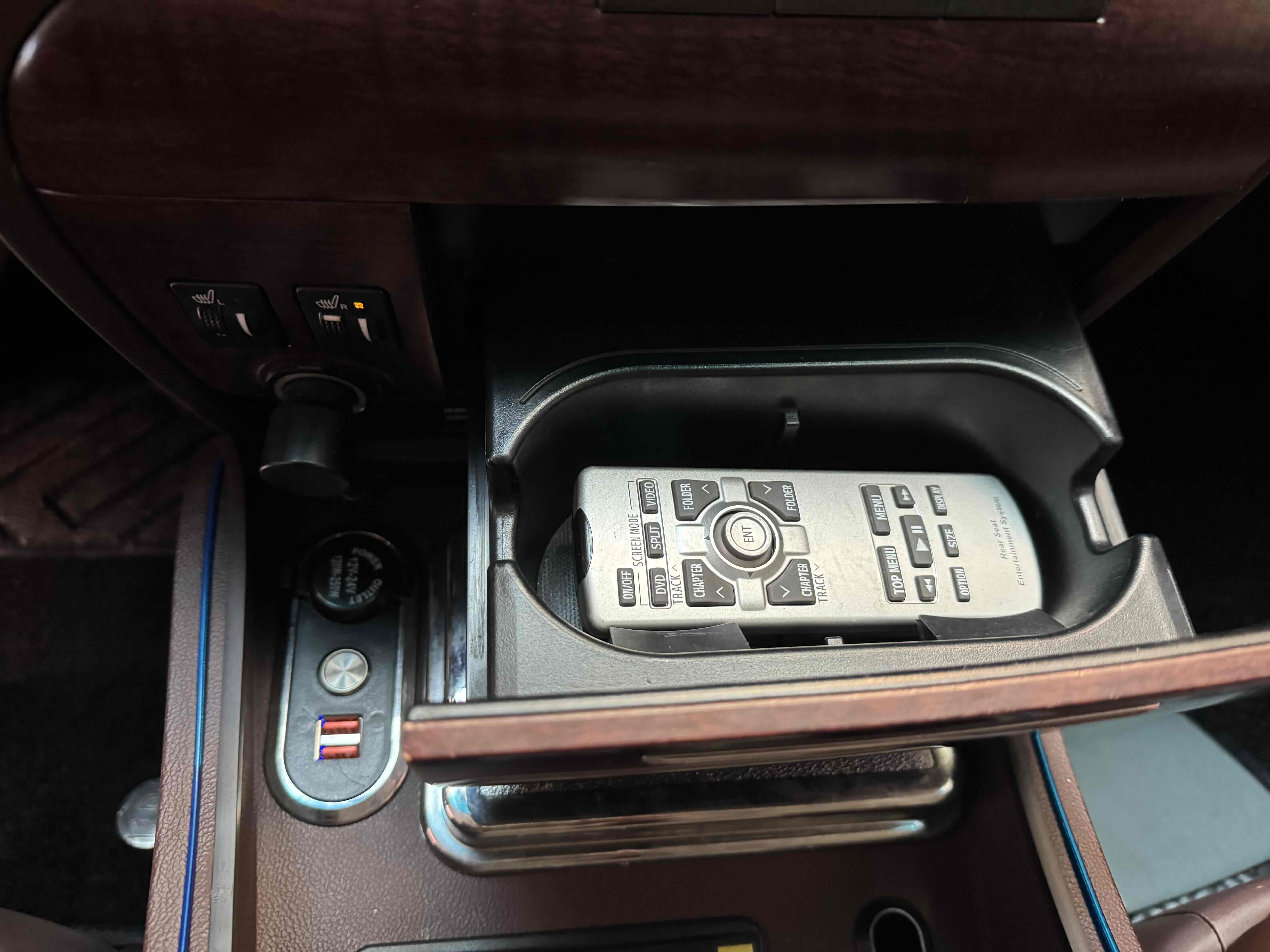 Toyota SIENNA 2011 car image #26