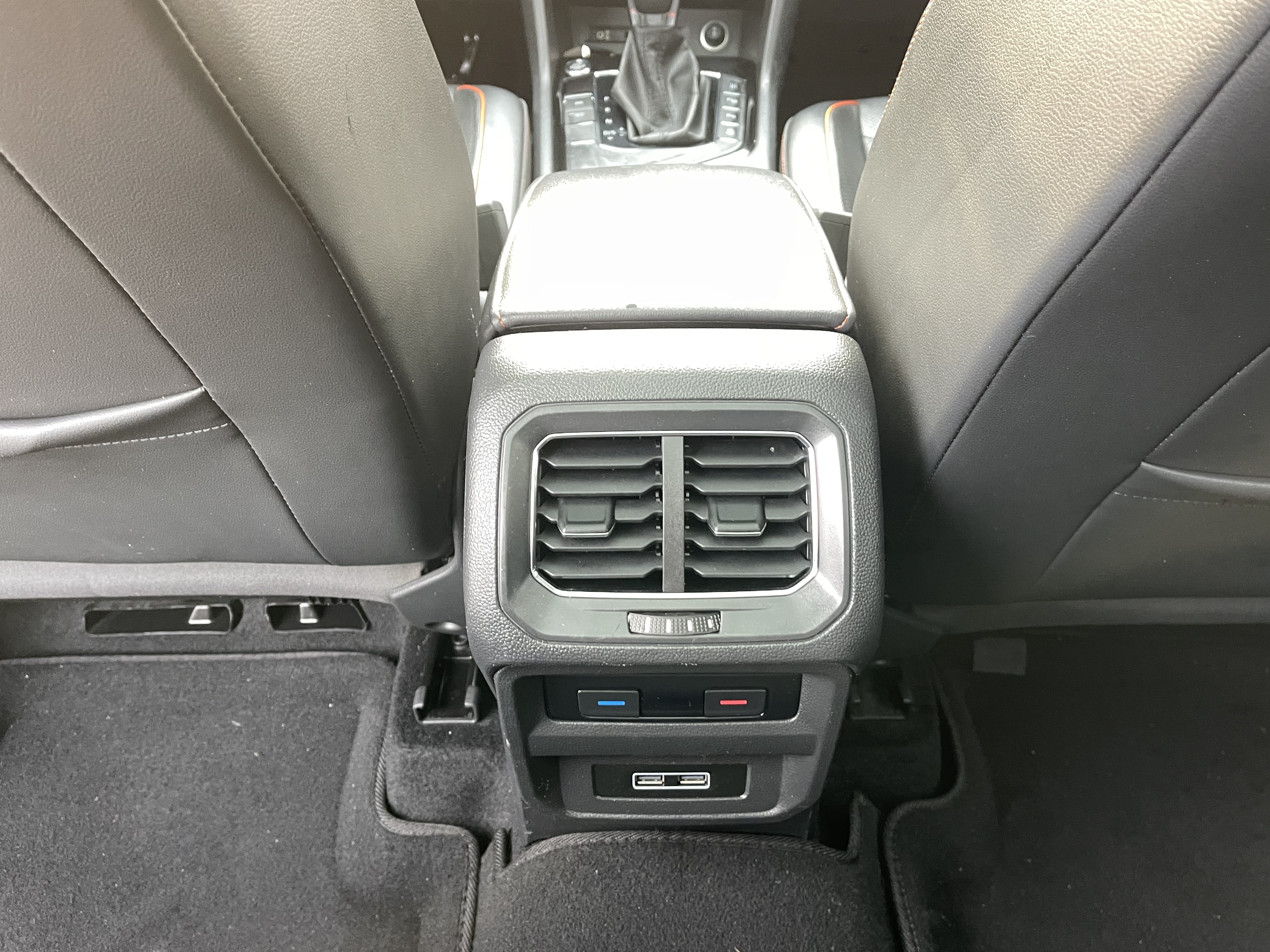 Volkswagen Tiguan L 2017 immagine di auto #26