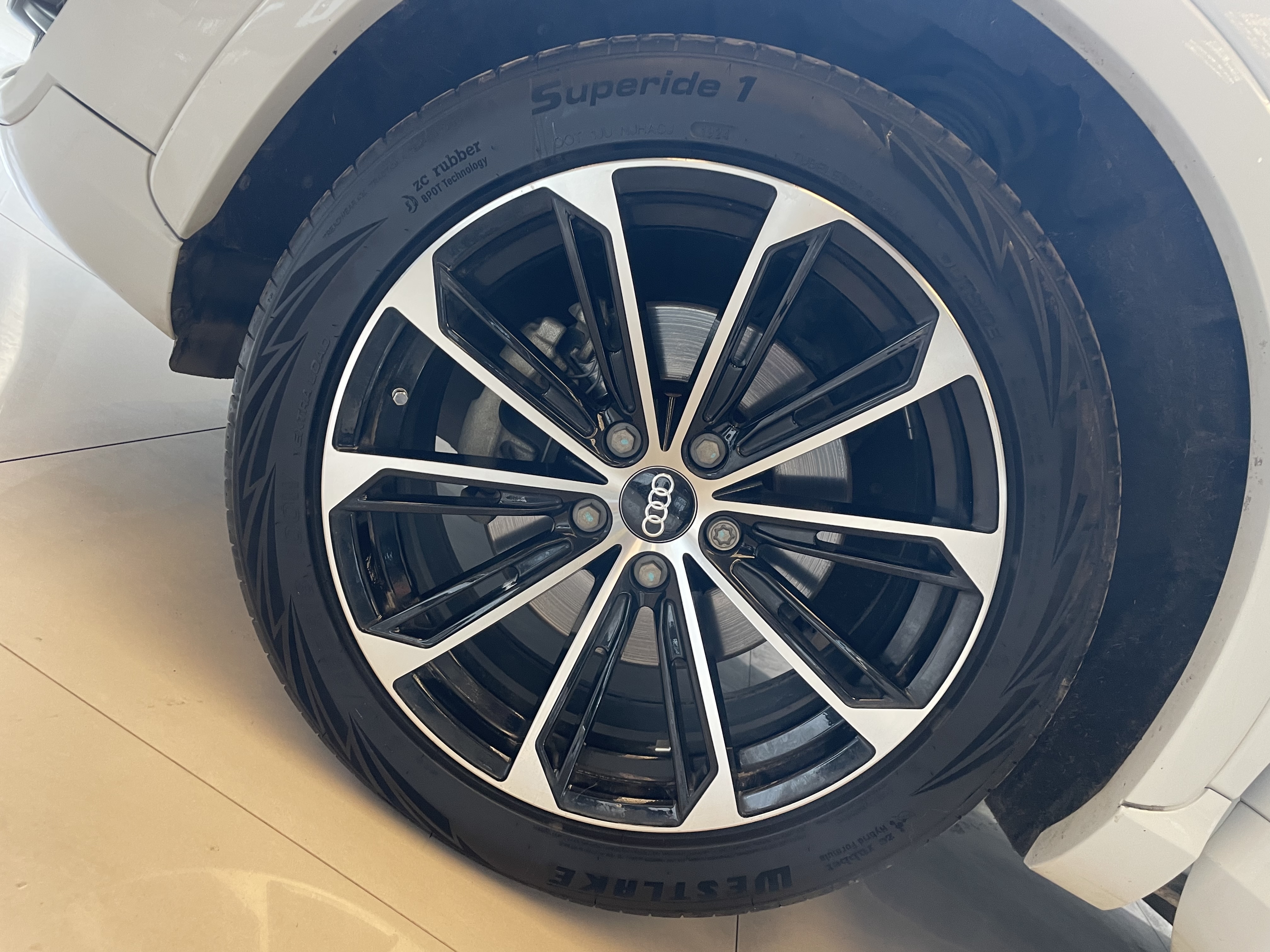 Audi Q3 2016 car image #26
