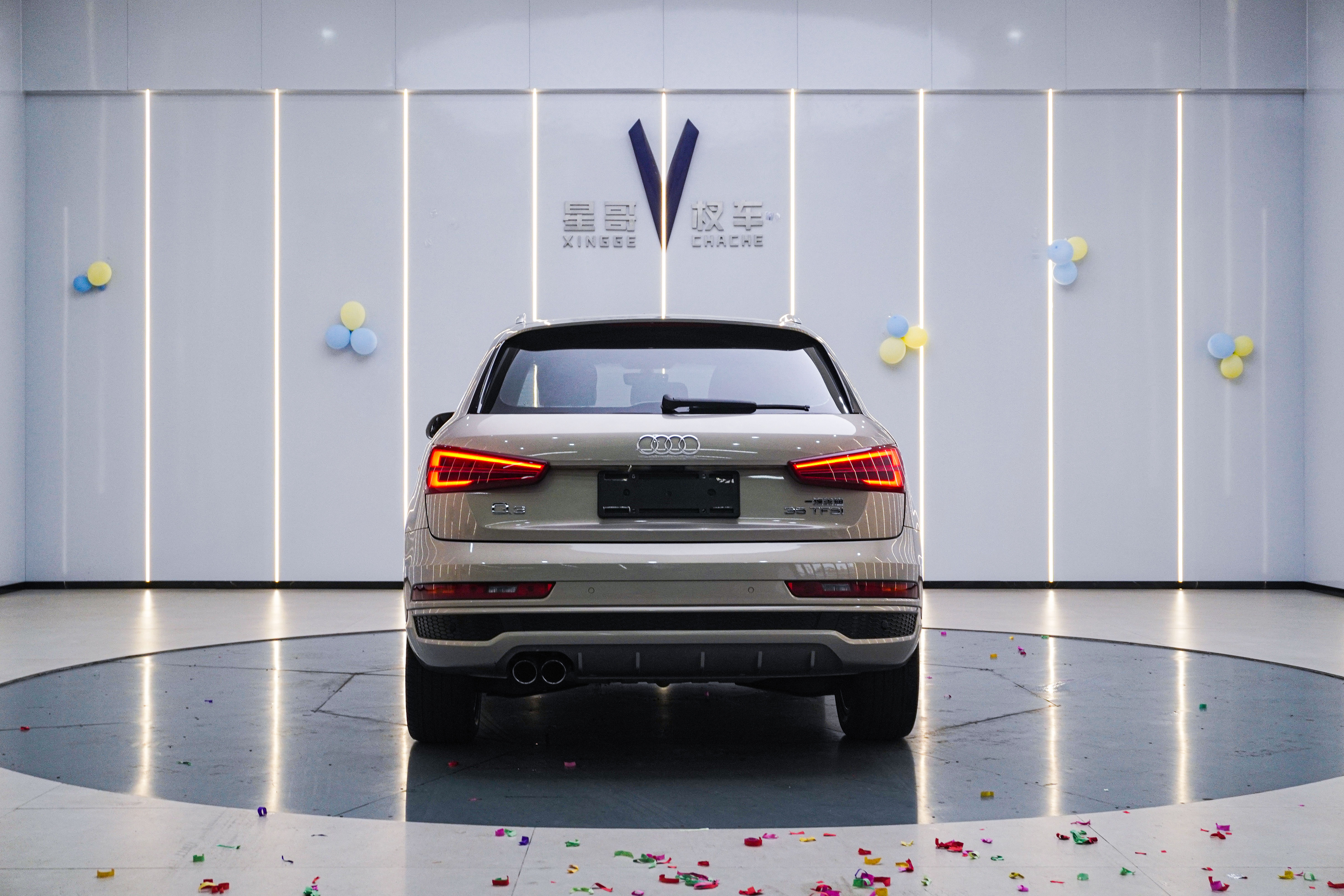 Audi Q3 2018 car image #26