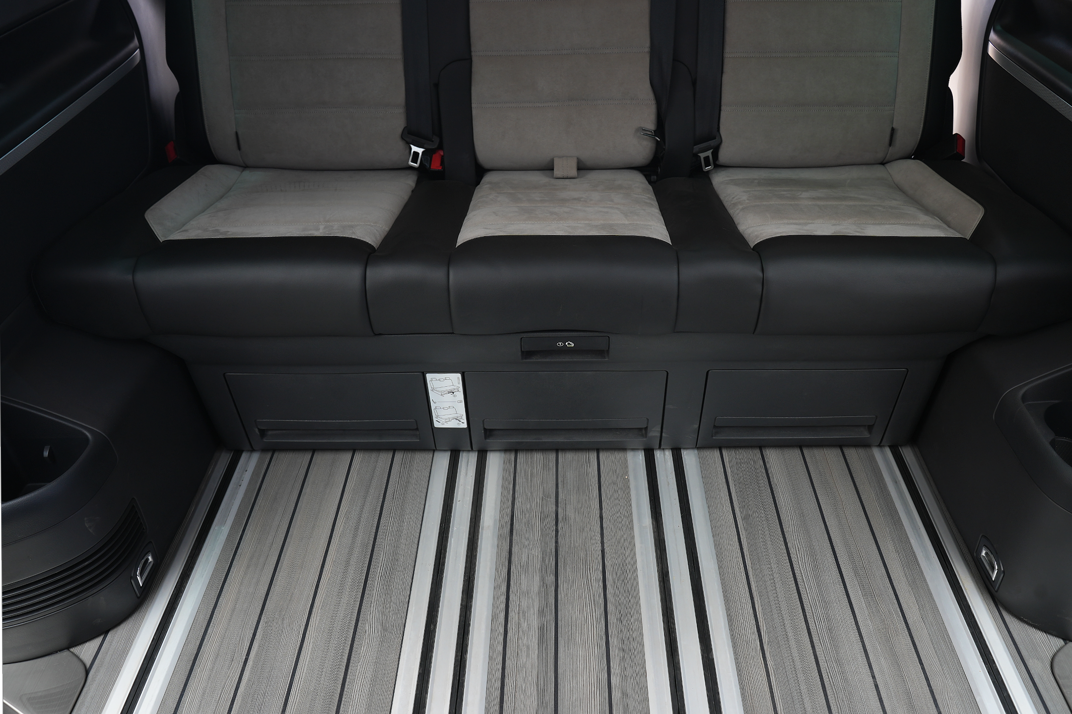 Volkswagen Multivan 2018 car image #26