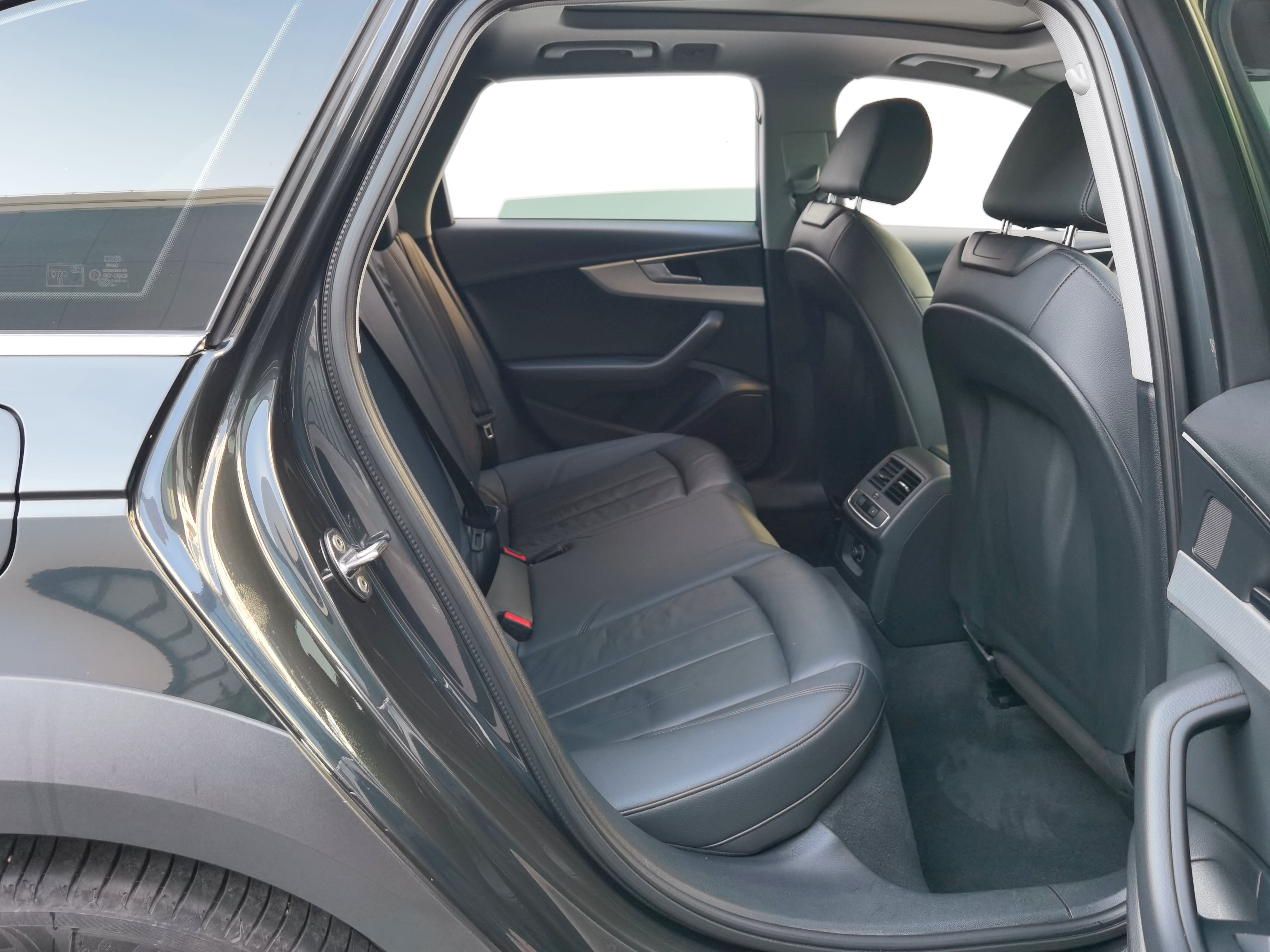 Audi A4 (Imported) 2019 #26 Audi A4 (Imported) 2019 car image #26