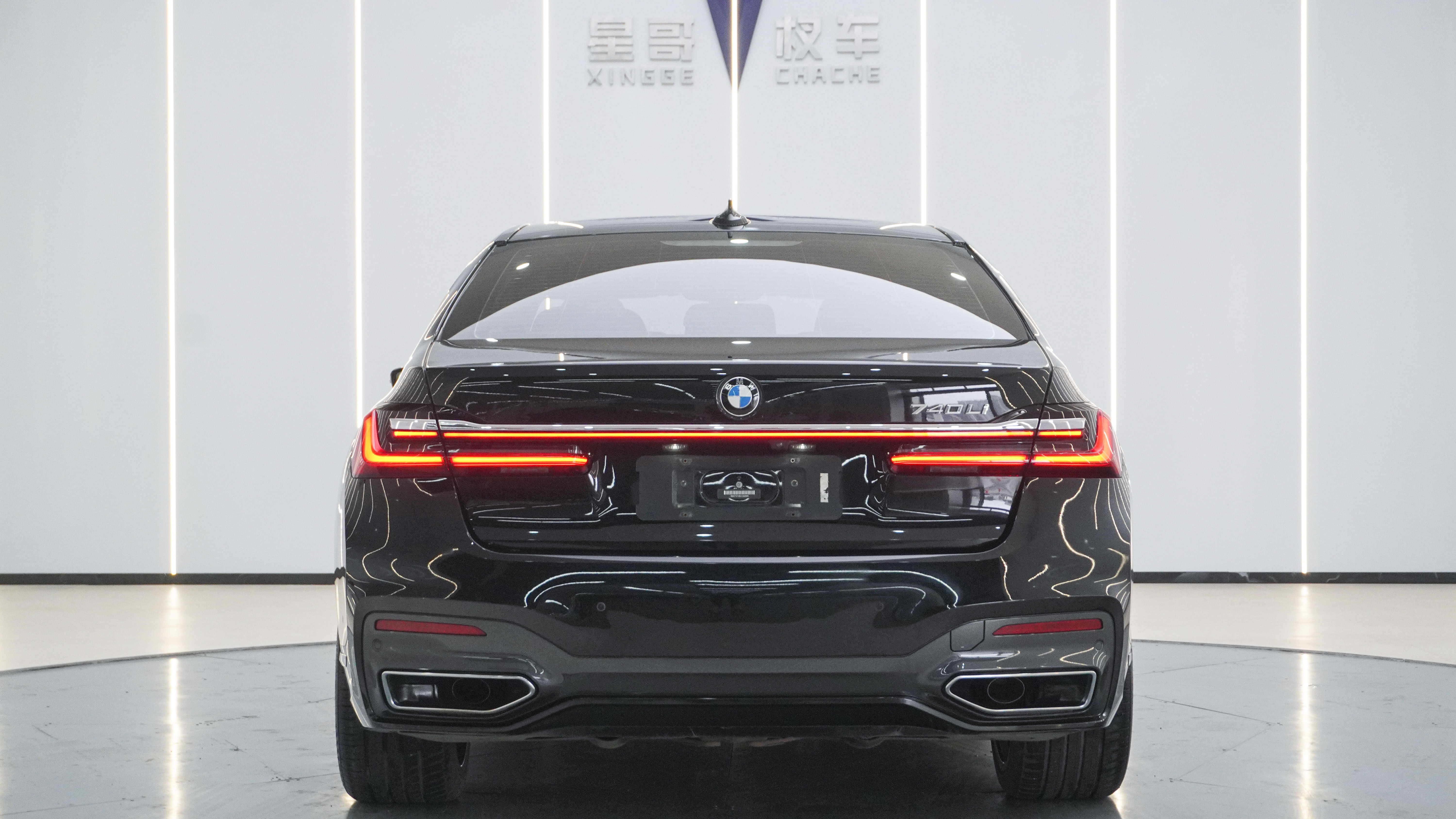 BMW 7 Series 2020 car image #26