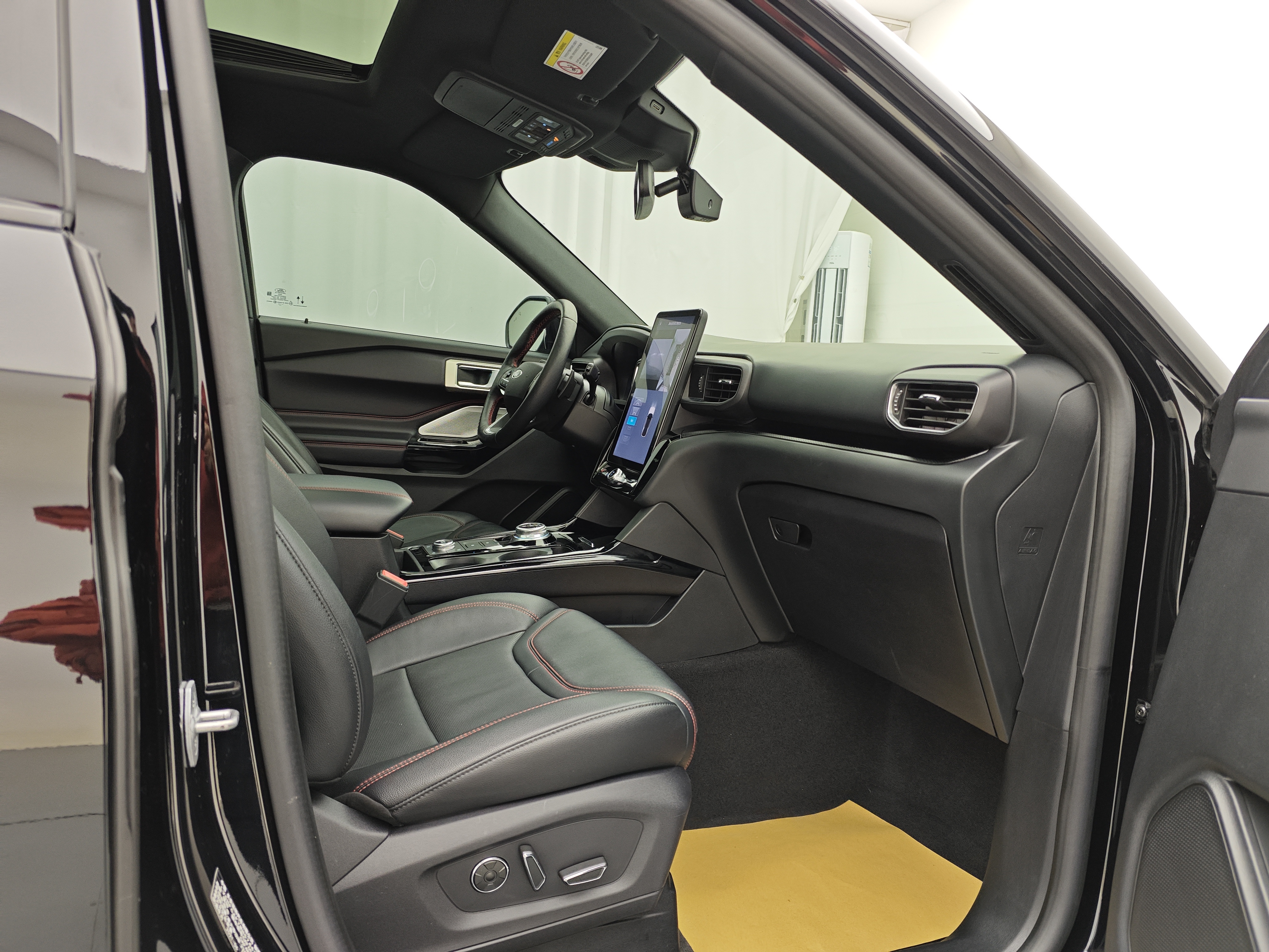 Ford Explorer 2021 car image #26