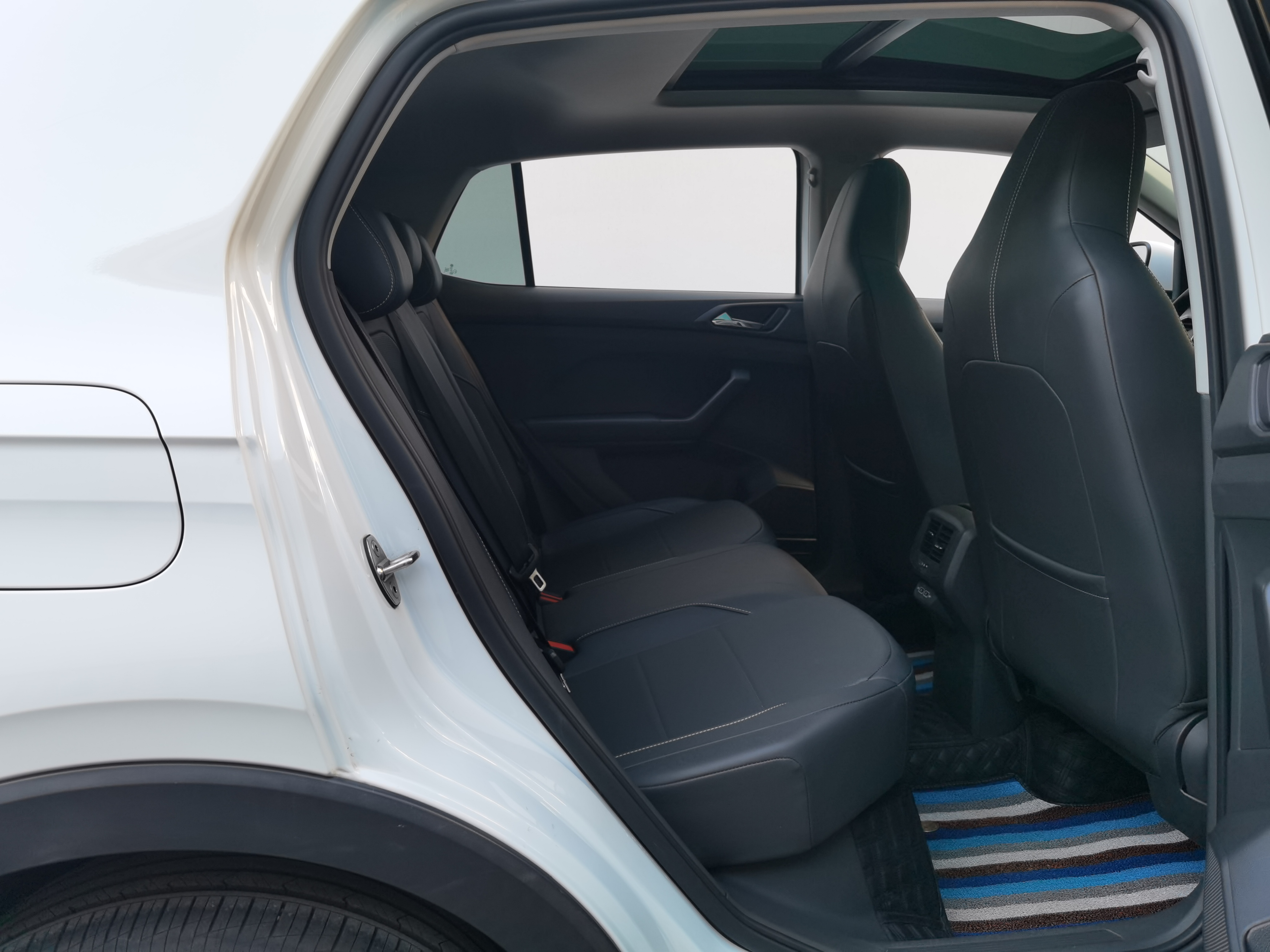 Volkswagen T-Cross 2020 #26 Volkswagen T-Cross 2020 car image #26