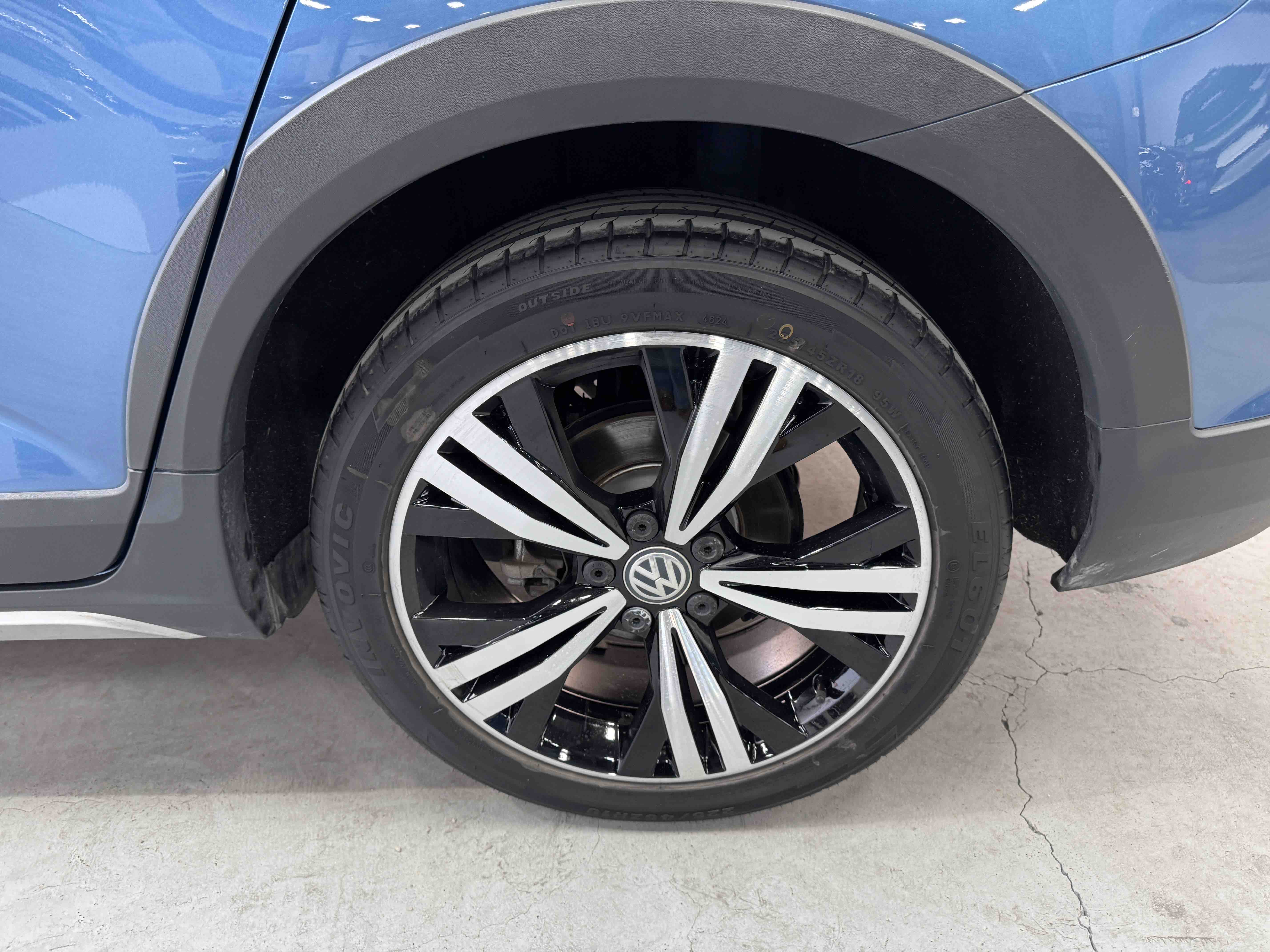 Volkswagen Touran 2021 car image #26