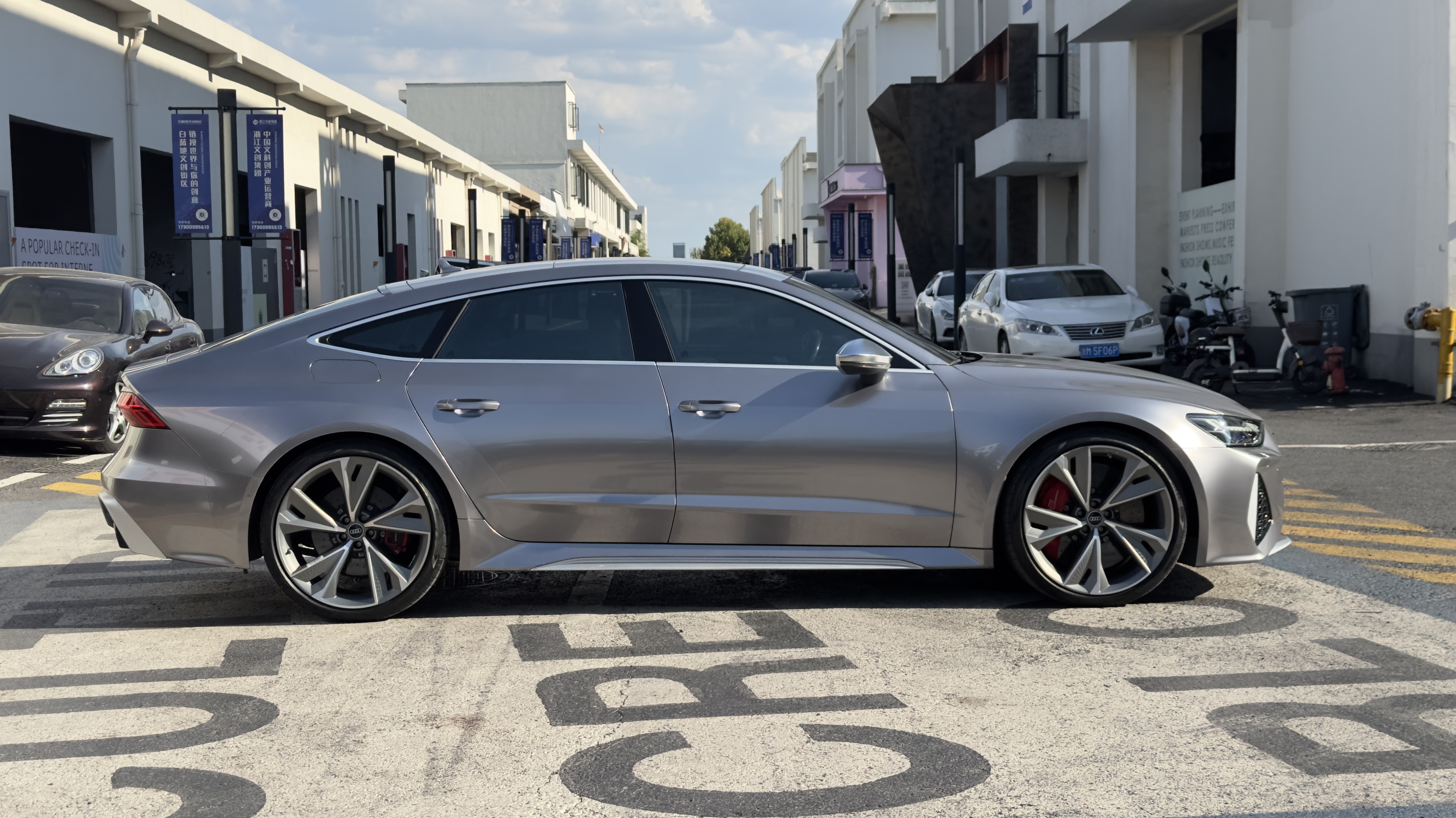 Audi RS 7 2021 car image #26