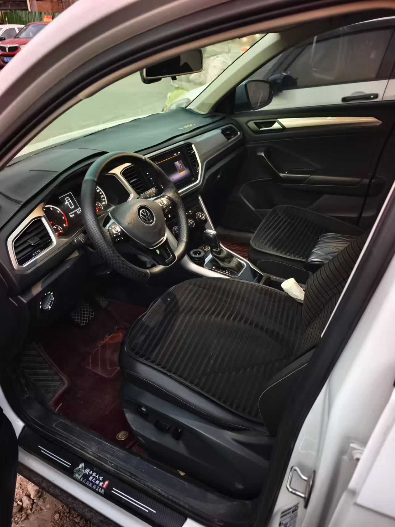 Volkswagen T-Roc 2021 car image #26