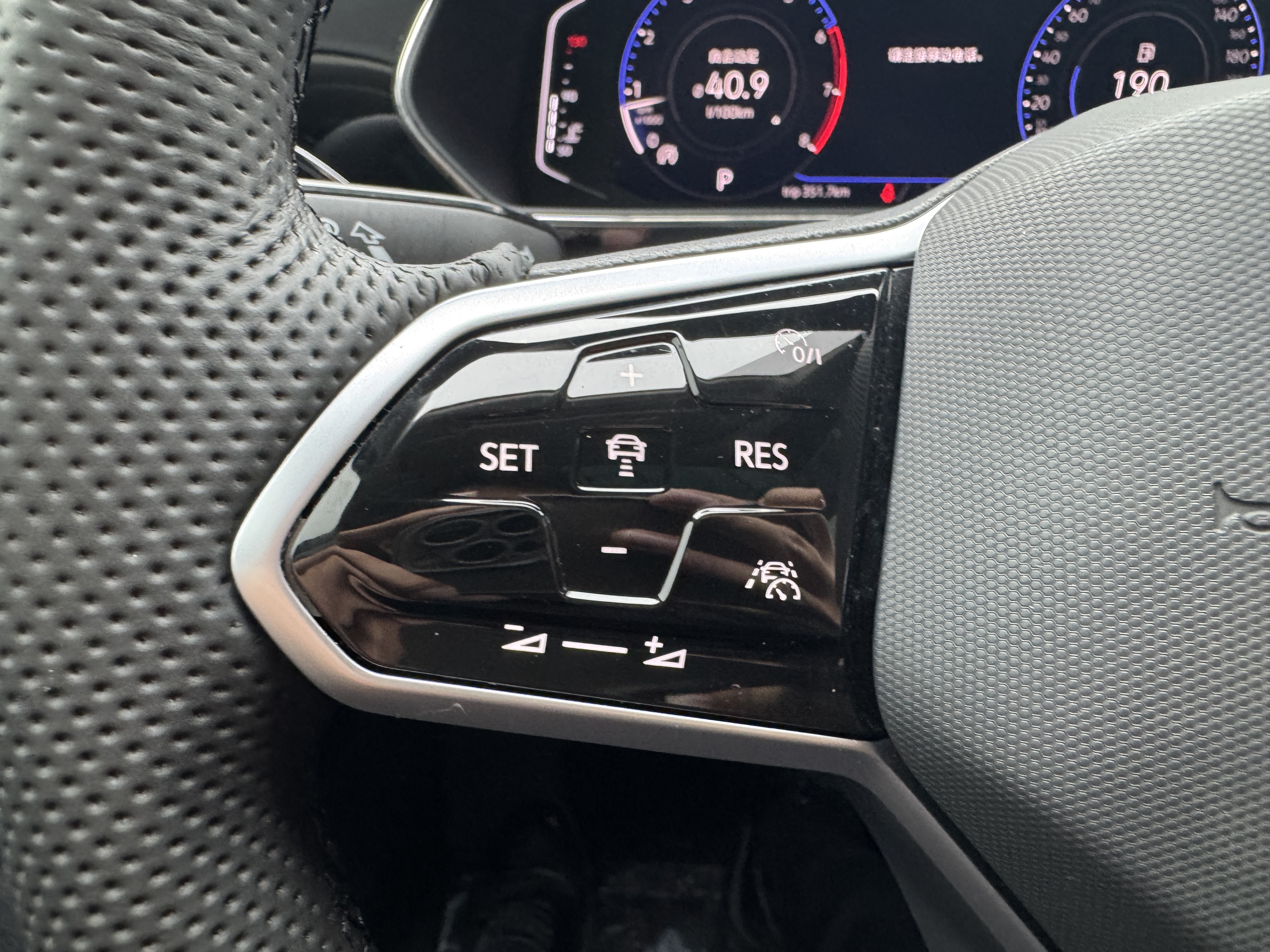 Volkswagen Passat 2022 car image #26